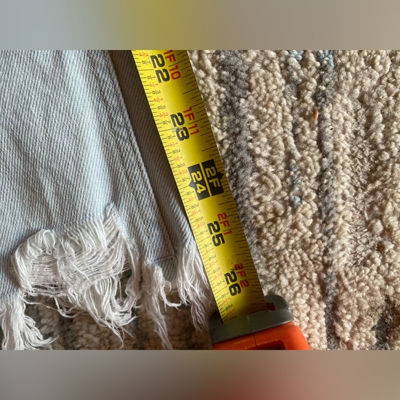 Size 25 We the Free Brand Distressed Jeans - Picture 4 of 9